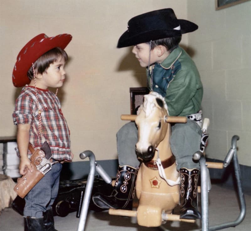 #13 Kids play cowboys, 1968. Culture Story: 1960 photos old photos old lifestyle history photo black and white aesthetic photos old vibe old school oldschool The Way We Were Kids play cowboys
