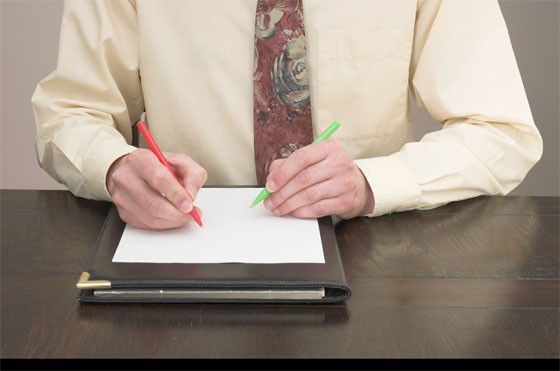 Which famous painter could write with one hand and draw with the other at the same time? Which famous painter could write with one hand and draw with the other at the same time?