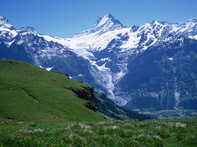 Geography Trivia Question: Which are the permanent snow capped mountains within sight of the equator? Geography Trivia Question: Which are the permanent snow capped mountains within sight of the equator?
