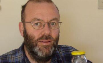 Graham Barker currently holds the Guinness World Record for what achievement?