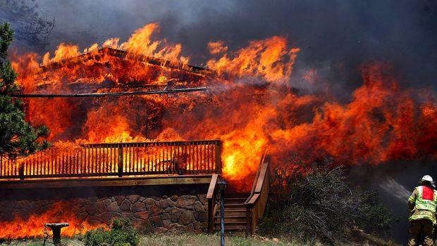 On October 8, 1871, Peshtigo wildfires consumed 3.5 million acres of timberland, but they were overshadowed by which concurrent event?
