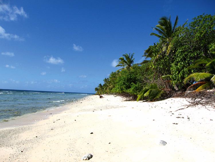 What is the name of the Costa Rican island where pirates were supposed to have buried treasure?