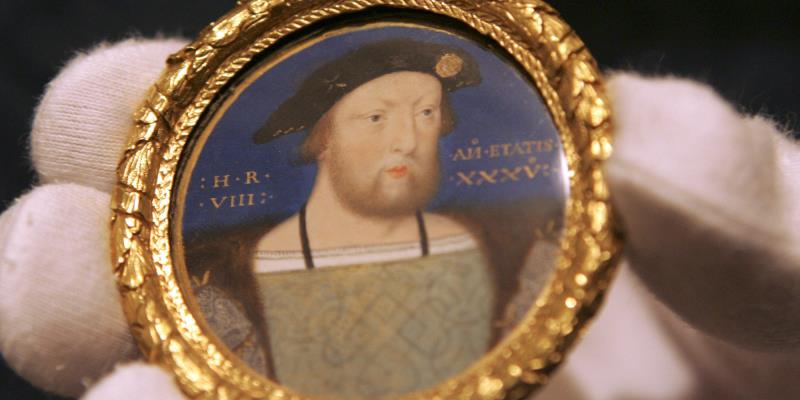 Which one of Henry VIII's wives is buried next to him?
