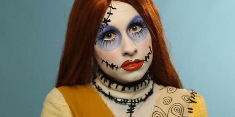 Why did people originally dress in costumes? Why did people originally dress in costumes?