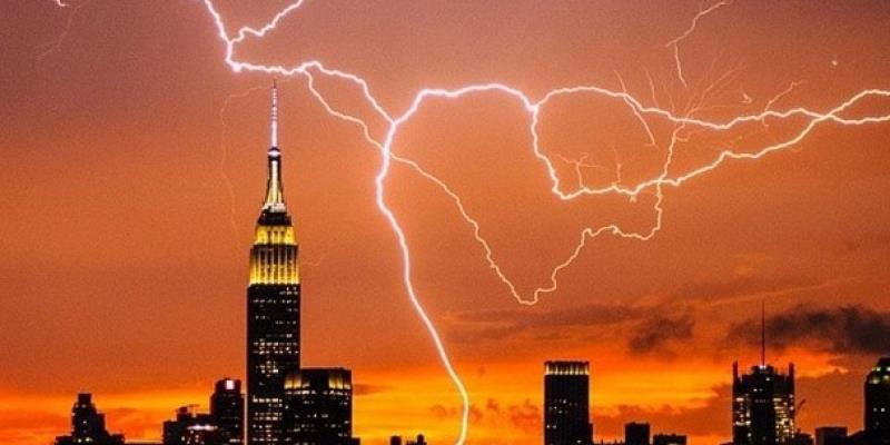 What smell follows a lightning storm?