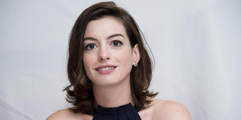 Society Trivia Question: Who is she? Society Trivia Question: Who is she?