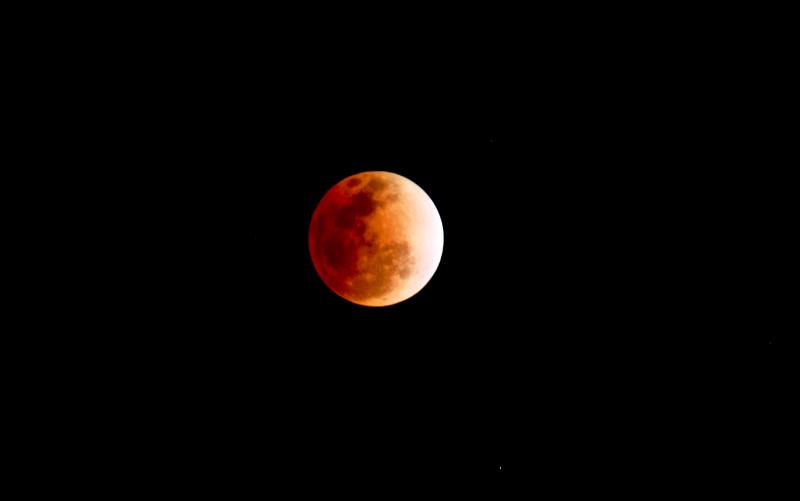 During what phase of the moon can there be a lunar eclipse?