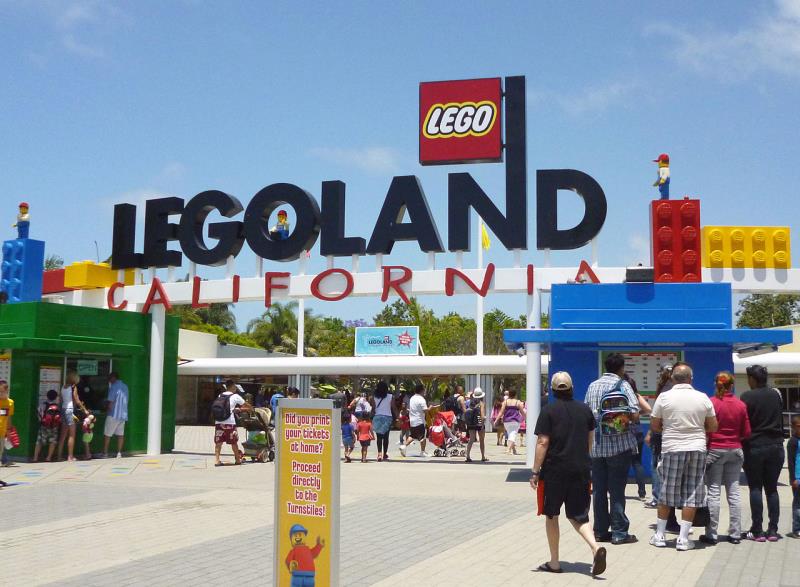 People have built amazing stuff with LEGO: what's the longest Lego Ship?