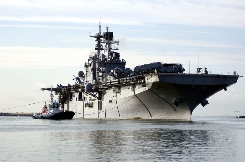 Where is the oldest overseas base of the US Navy located?