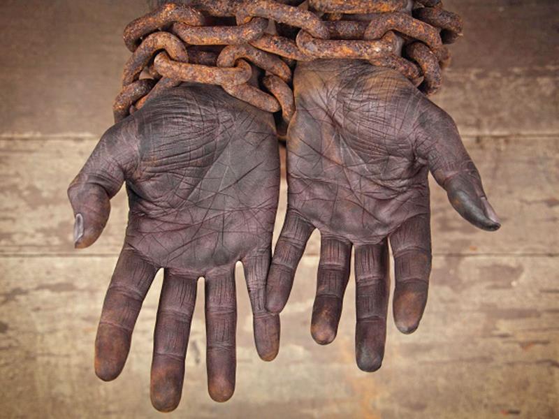 Approximately how many former slaves are buried at Arlington National Cemetery in Virginia? Approximately how many former slaves are buried at Arlington National Cemetery in Virginia?