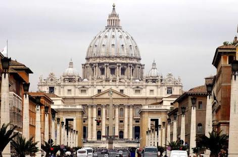 What currency is officially recognised and used in the Vatican?