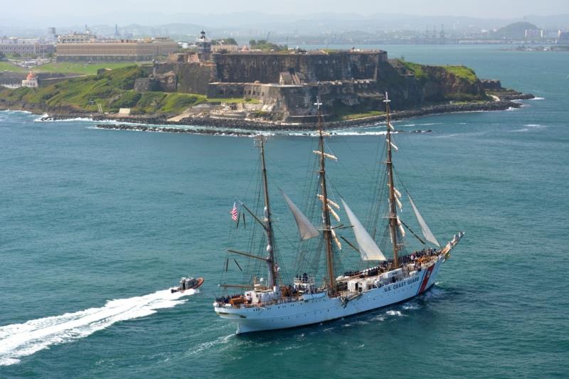 Which are the official languages of Puerto Rico?