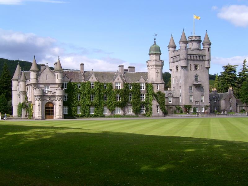 What is the name and location of this castle? What is the name and location of this castle?
