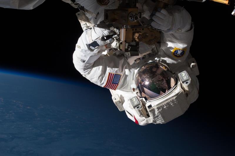Movies & TV Trivia Question: Who played the main character in the 1976 science fiction motion picture and cult-classic, "The Man Who Fell to Earth?" Movies & TV Trivia Question: Who played the main character in the 1976 science fiction motion picture and cult-classic, "The Man Who Fell to Earth?"