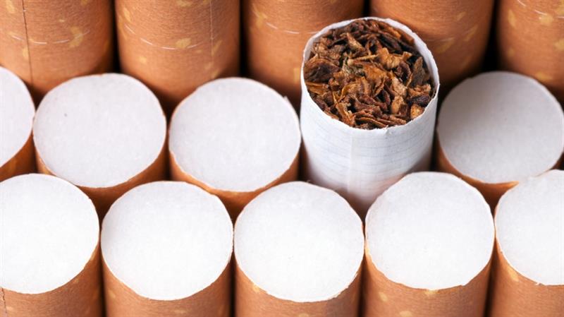 What brand of cigarette does Don Draper, a TV character on Mad Men, like to smoke? What brand of cigarette does Don Draper, a TV character on Mad Men, like to smoke?