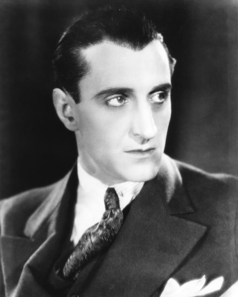 Movies & TV Trivia Question: Who is this ? Movies & TV Trivia Question: Who is this ?