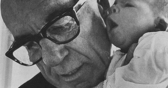Многие слышали про известного американского педиатра, педагога и автора книг по уходу за детьми Бенджамина Спока. А обладателем какого почетного звания или какой почетной награды из числа перечисленных он является?