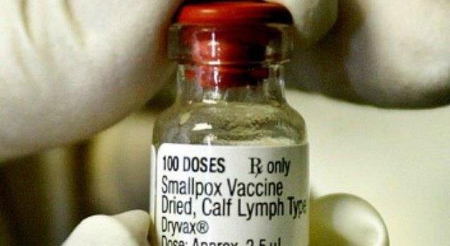 Who directed a 10-year international effort (1967-1977) that eradicated smallpox throughout the world and launched international childhood vaccination programs? Who directed a 10-year international effort (1967-1977) that eradicated smallpox throughout the world and launched international childhood vaccination programs?