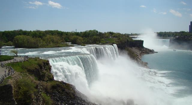 The flow of water over Niagara Falls was completely stopped for several months in what year?