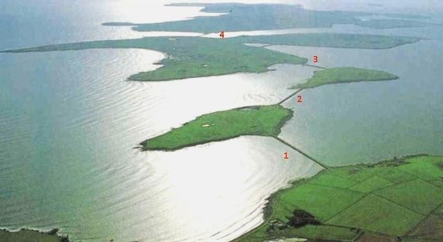 Built to defend against German submarines, the Churchill Barriers are causeways linking what Scottish group of islands?