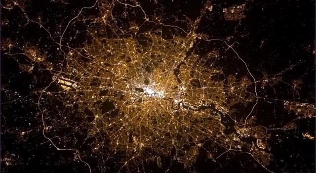 How many London boroughs are there in the Greater London administrative area?