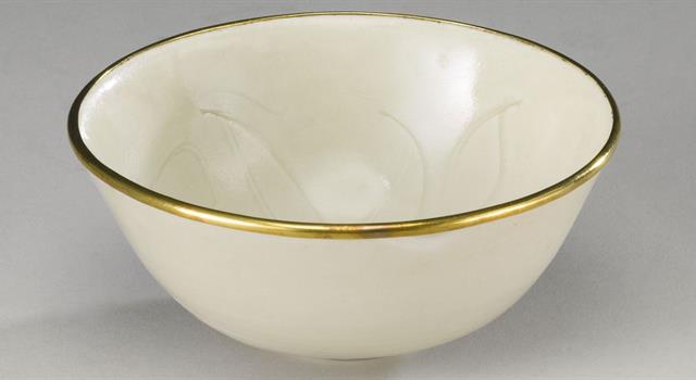 How much did a rare Chinese bowl bought for $3 from a yard sale in the U.S. sell for at Sotheby’s in 2013? How much did a rare Chinese bowl bought for $3 from a yard sale in the U.S. sell for at Sotheby’s in 2013?