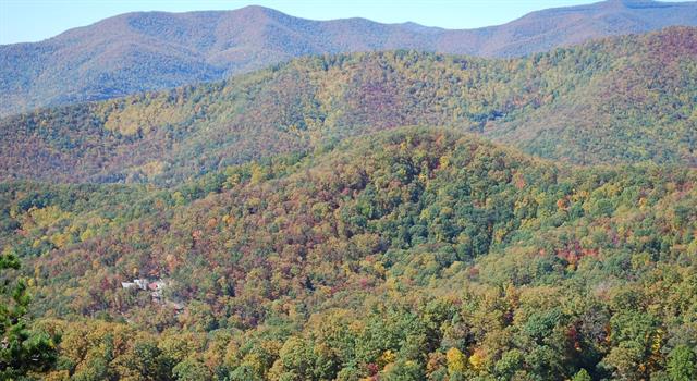 In the song, Wolverton Mountain, who lives there with his daughter?