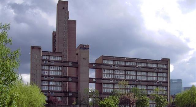 What was the surname of the architect who designed Balfron Tower in the East End of London? What was the surname of the architect who designed Balfron Tower in the East End of London?