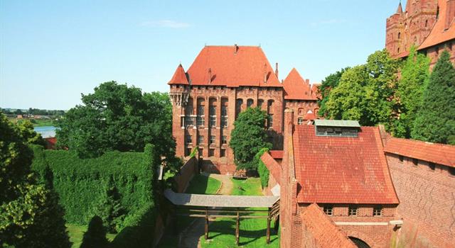 Geography Trivia Question: In which country is the largest castle in the world measured by land area? Geography Trivia Question: In which country is the largest castle in the world measured by land area?
