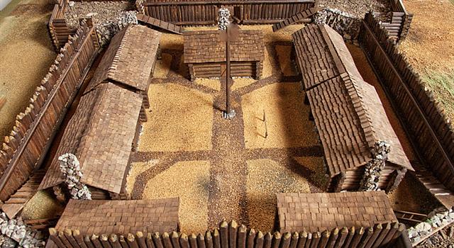 Which American fort did Benedict Arnold plan to hand over to the British?