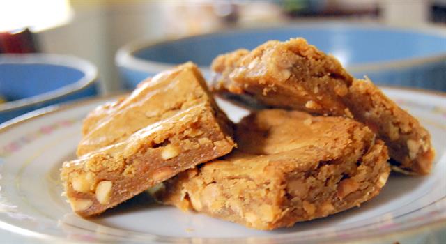 Which of these is a type of sweet dessert bar, similar to a brownie, but not chocolate flavoured? Which of these is a type of sweet dessert bar, similar to a brownie, but not chocolate flavoured?