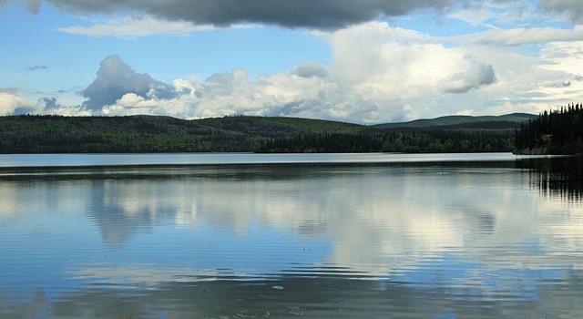 What is the largest freshwater lake in the world, by surface area, contained entirely inside the borders of one country?