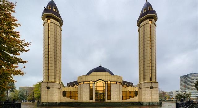 Which Republic of Russia has the largest Muslim population?