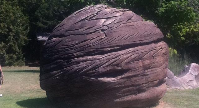 Pictured below is one of about two hundred spherical "rocks", some which are up to 27 feet in diameter. Where are they located? Pictured below is one of about two hundred spherical "rocks", some which are up to 27 feet in diameter. Where are they located?
