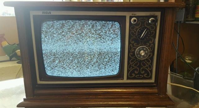 What American 60's TV series featured the three Bradley daughters, Betty Jo, Billie Jo, and Bobbie Jo? What American 60's TV series featured the three Bradley daughters, Betty Jo, Billie Jo, and Bobbie Jo?