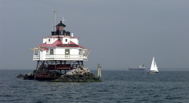 What two states have shoreline along the Chesapeake Bay? What two states have shoreline along the Chesapeake Bay?