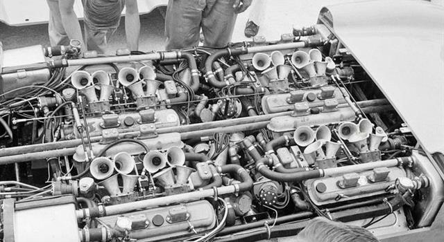 What was the first American automobile to be equipped with a V8 engine?