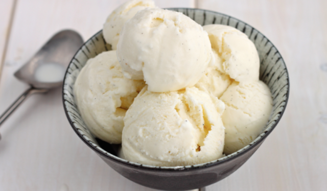 What ingredient must French vanilla ice cream have in it to distinguish it from regular vanilla? What ingredient must French vanilla ice cream have in it to distinguish it from regular vanilla?