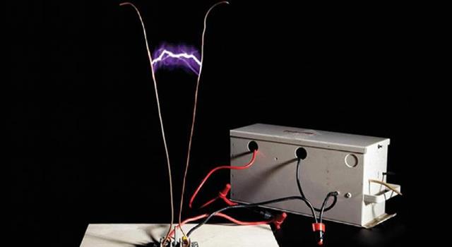 Science Trivia Question: What device is used for producing high voltage traveling arcs and used as an electrical effect in classic movie portrayals of scientific laboratories? Science Trivia Question: What device is used for producing high voltage traveling arcs and used as an electrical effect in classic movie portrayals of scientific laboratories?