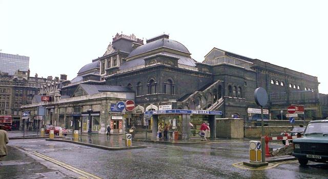 broad-street-station-in-london-opened-in-1865-as-the-terminus-of-which-railway-company.jpg