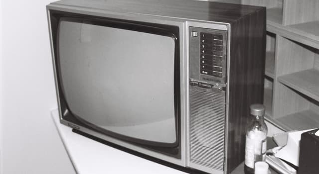 Movies & TV Trivia Question: What actress portrayed Cassie Cranston in the sitcom "It's a Living"? Movies & TV Trivia Question: What actress portrayed Cassie Cranston in the sitcom "It's a Living"?